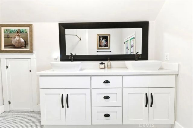 18 W Cypress Avenue, Redlands, CA 92373