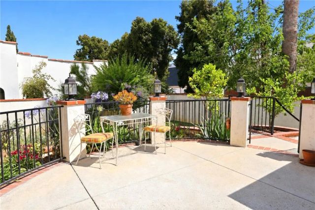 18 W Cypress Avenue, Redlands, CA 92373