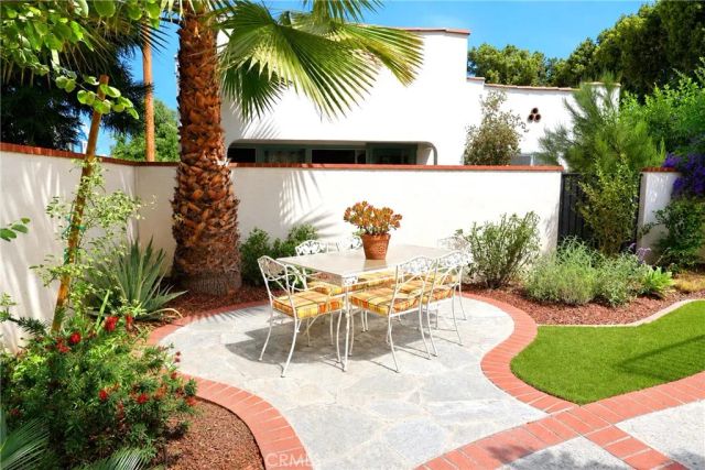18 W Cypress Avenue, Redlands, CA 92373