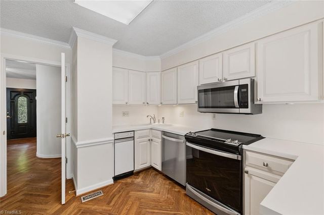 1007 Kings Arms Court, High Point, NC 27262