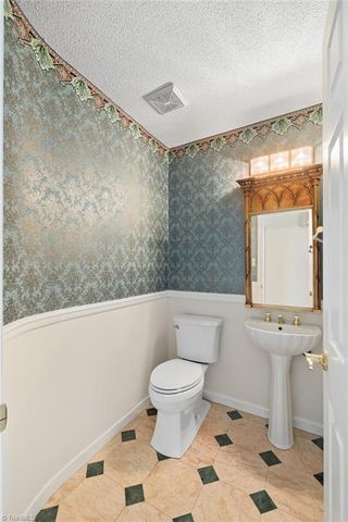 1007 Kings Arms Court, High Point, NC 27262