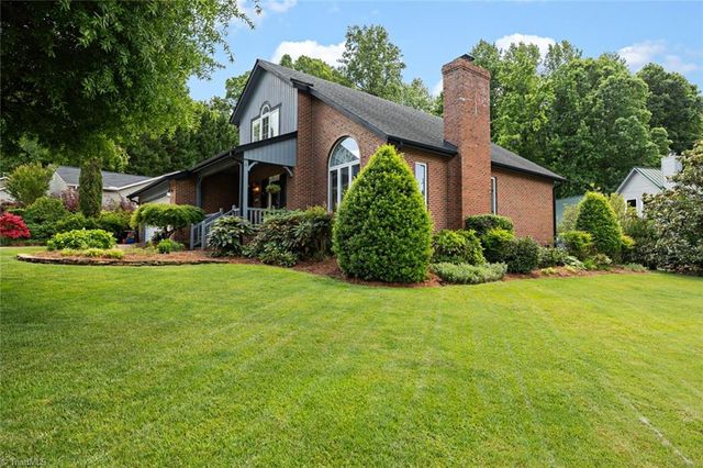 1007 Kings Arms Court, High Point, NC 27262