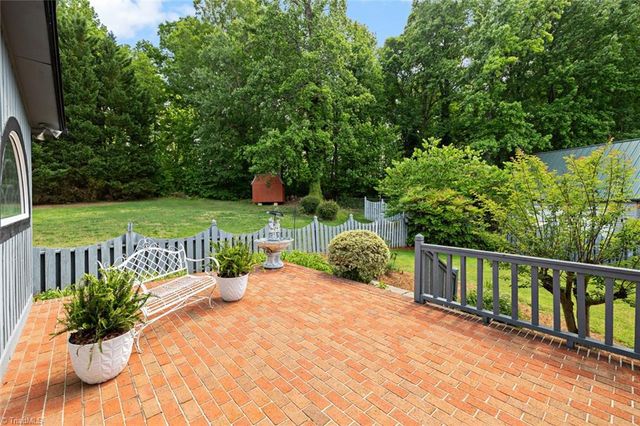 1007 Kings Arms Court, High Point, NC 27262