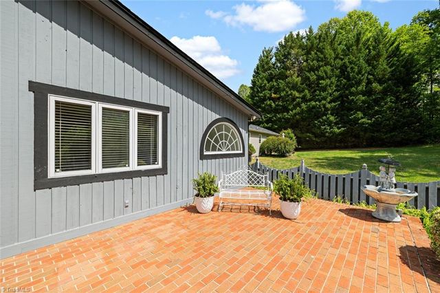 1007 Kings Arms Court, High Point, NC 27262
