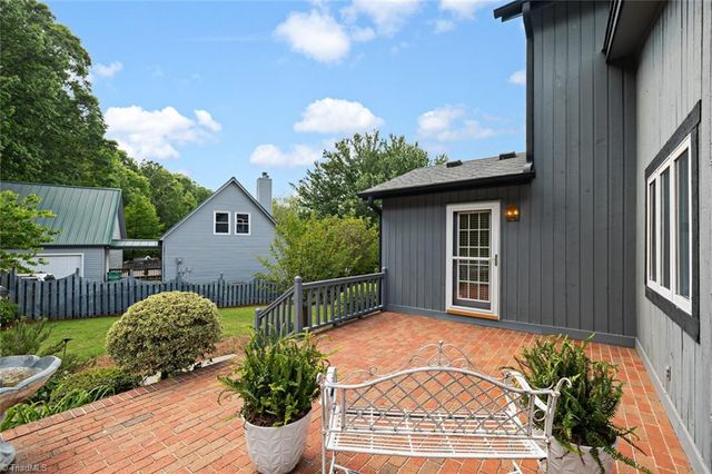 1007 Kings Arms Court, High Point, NC 27262