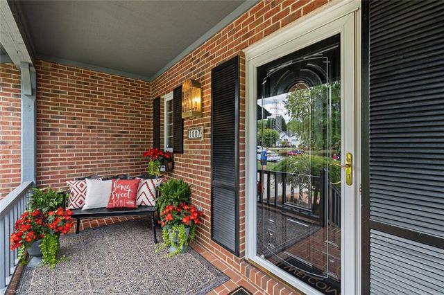 1007 Kings Arms Court, High Point, NC 27262