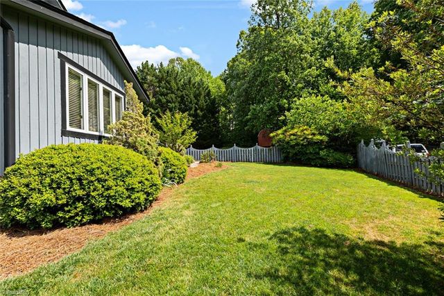1007 Kings Arms Court, High Point, NC 27262