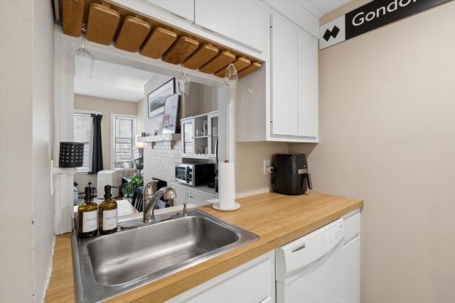 28 Edgerly Rd 2, Boston, MA 02115