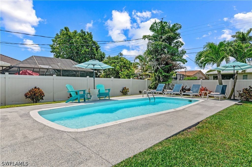 764 94th AVE N, Naples, FL 34108