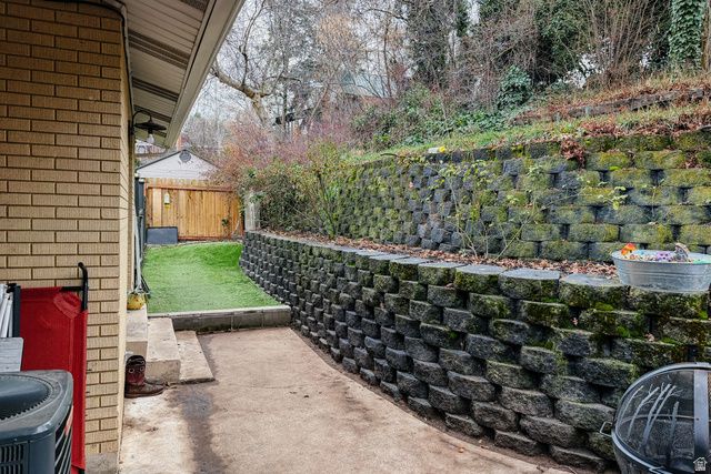 5055 KIWANA DR, South Ogden, UT 84403