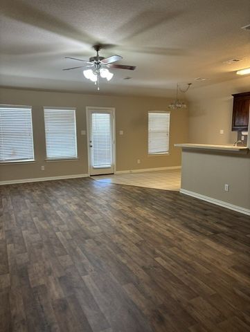 203 Commonwealth Circle, Waxahachie, TX 75165