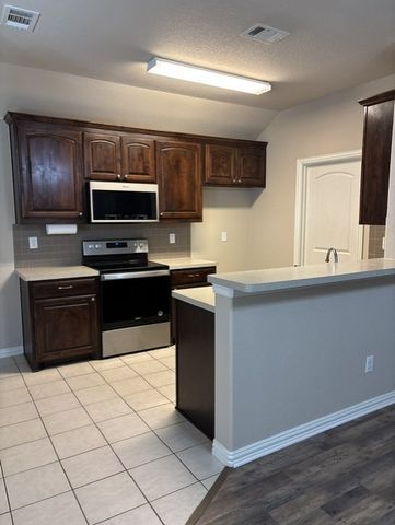 203 Commonwealth Circle, Waxahachie, TX 75165