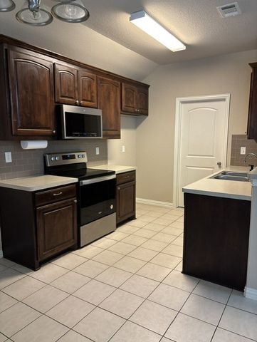 203 Commonwealth Circle, Waxahachie, TX 75165