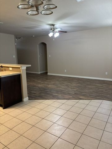 203 Commonwealth Circle, Waxahachie, TX 75165
