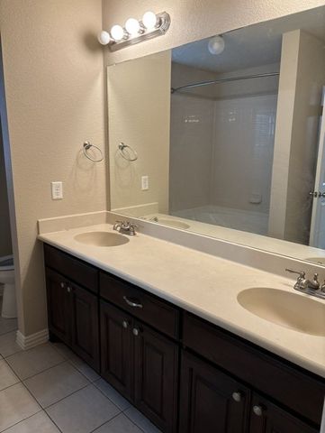 203 Commonwealth Circle, Waxahachie, TX 75165