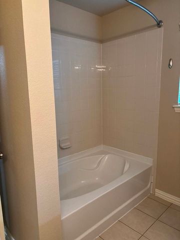 203 Commonwealth Circle, Waxahachie, TX 75165