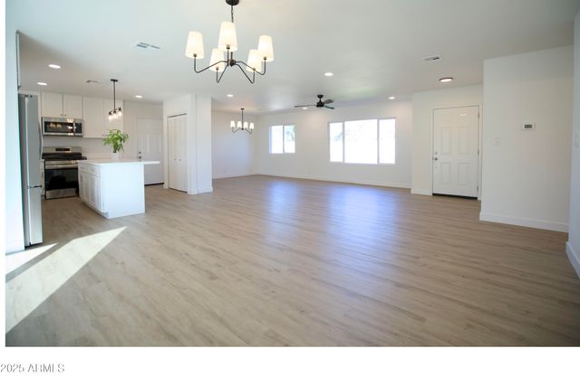 6610 N 15TH Avenue, Phoenix, AZ 85015