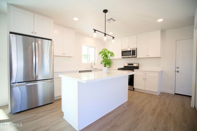 6610 N 15TH Avenue, Phoenix, AZ 85015