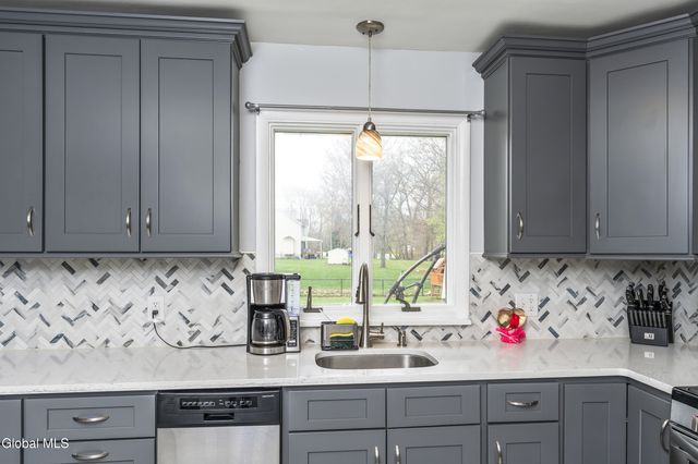 1041 St Jude Drive, Rotterdam, NY 12303
