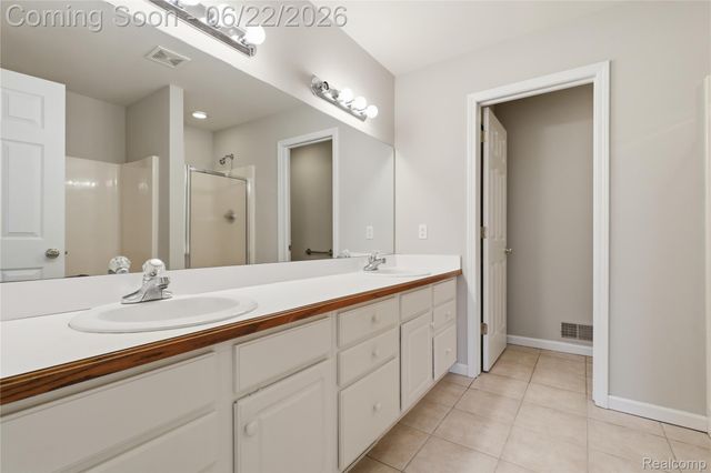 8091 Prestonwood Court, Flushing Charter Township, MI 48433