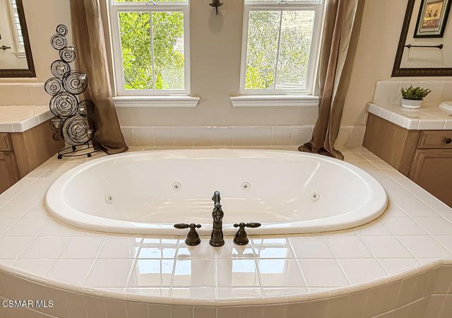 5090 Via Santana, Newbury Park, CA 91320