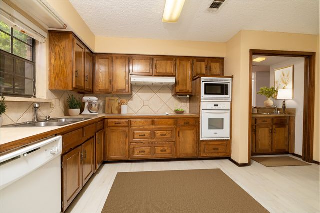 1211 Brookfield Lane, Mansfield, TX 76063