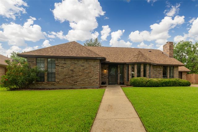 1211 Brookfield Lane, Mansfield, TX 76063