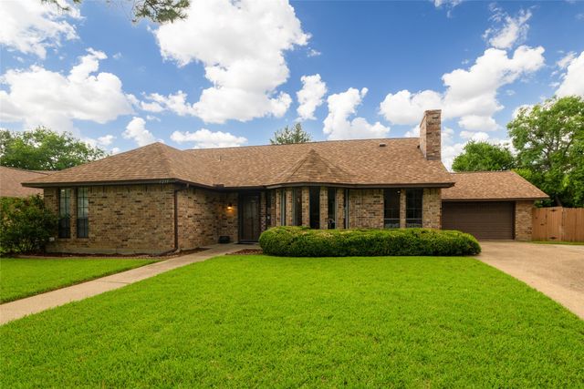 1211 Brookfield Lane, Mansfield, TX 76063