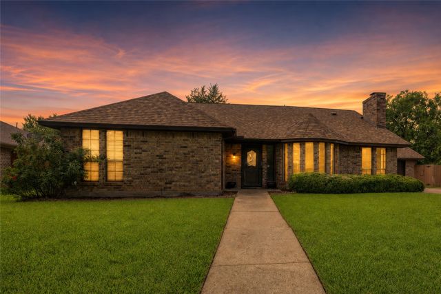 1211 Brookfield Lane, Mansfield, TX 76063