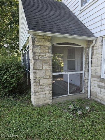 2564 Niles Cortland Road SE, Warren, OH 44484