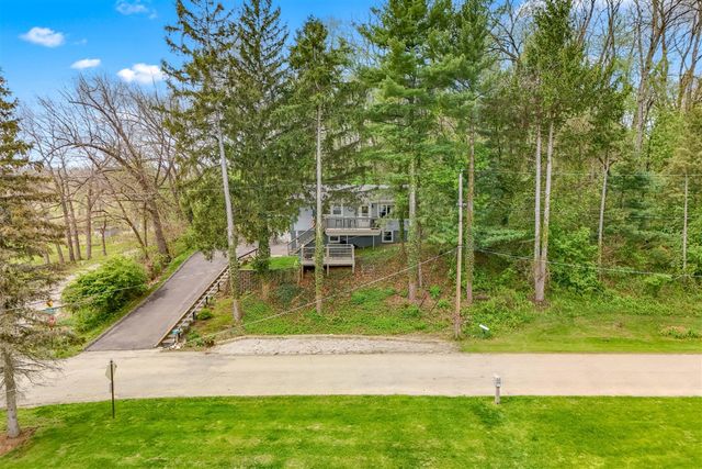 1050 Earlyn Drive, Hillsdale, MI 49242