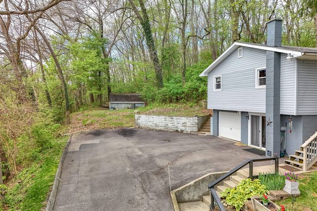 1050 Earlyn Drive, Hillsdale, MI 49242