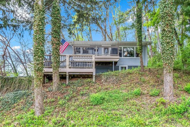 1050 Earlyn Drive, Hillsdale, MI 49242