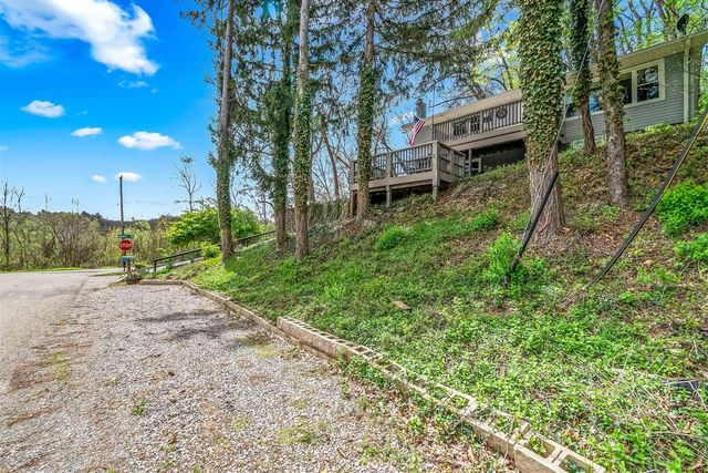 1050 Earlyn Drive, Hillsdale, MI 49242