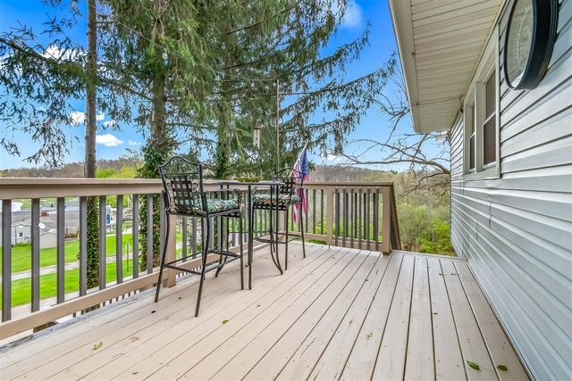 1050 Earlyn Drive, Hillsdale, MI 49242