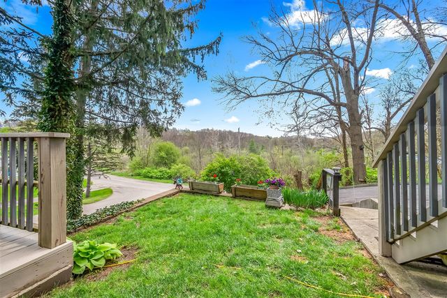 1050 Earlyn Drive, Hillsdale, MI 49242