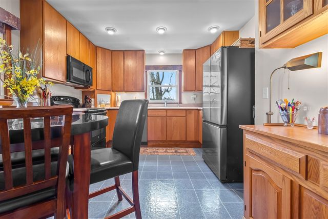1050 Earlyn Drive, Hillsdale, MI 49242