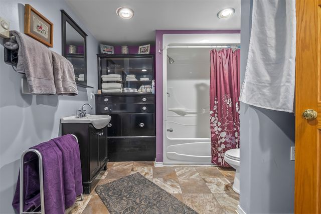 1050 Earlyn Drive, Hillsdale, MI 49242