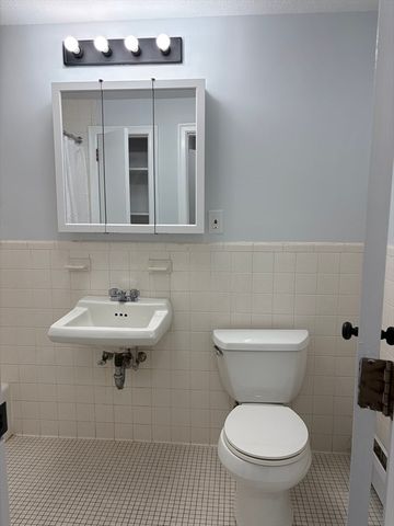 103 Trapelo Road 19, Waltham, MA 02452