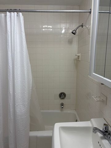 103 Trapelo Road 19, Waltham, MA 02452