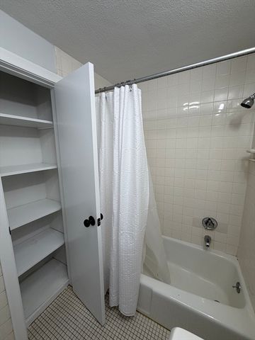 103 Trapelo Road 19, Waltham, MA 02452