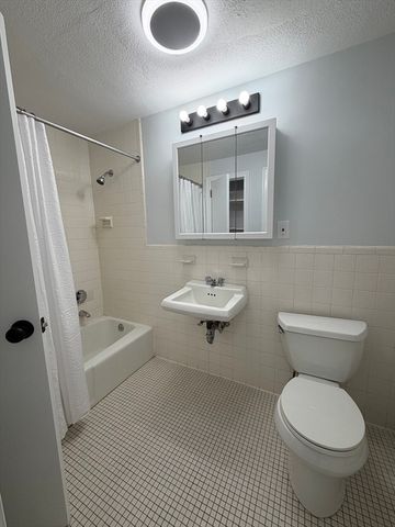 103 Trapelo Road 19, Waltham, MA 02452