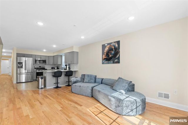 337 13th Avenue, Newark City, NJ 07103