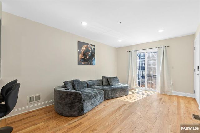 337 13th Avenue, Newark City, NJ 07103