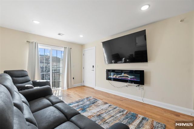 337 13th Avenue, Newark City, NJ 07103