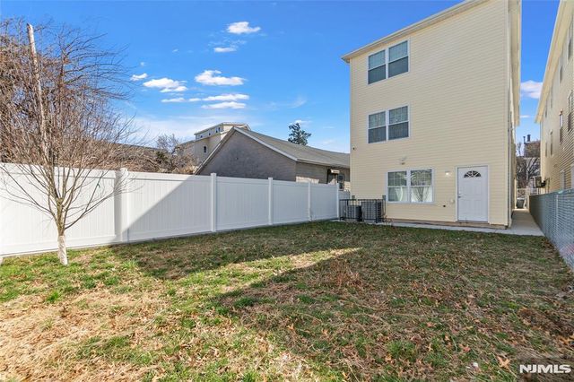 337 13th Avenue, Newark City, NJ 07103