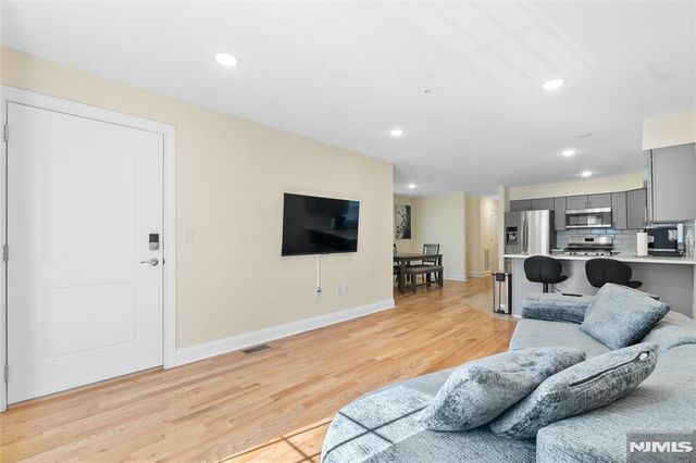 337 13th Avenue, Newark City, NJ 07103