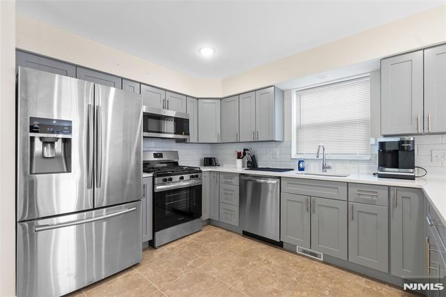 337 13th Avenue, Newark City, NJ 07103