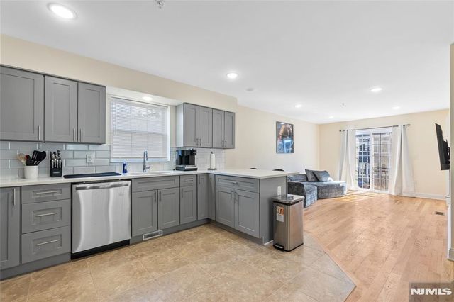 337 13th Avenue, Newark City, NJ 07103