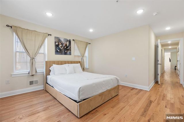 337 13th Avenue, Newark City, NJ 07103